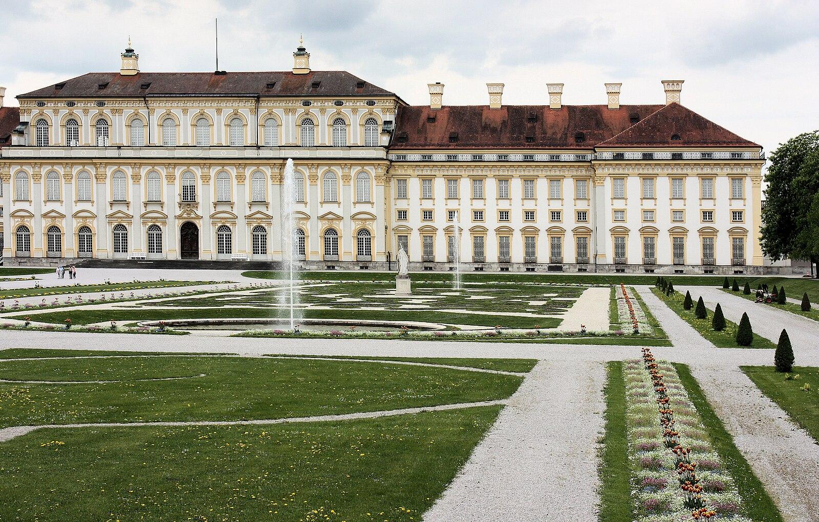 Französischer Garten vor dem Neuen Schloss Schleißheim